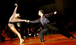 szkoła tańca kurs pierwszego tańca lekcje pokazy tańca pole dance taniec towarzyski salsa hip hop bachata tango argentino rumba samba wedding dance